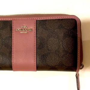Used!  Coach Signature PVC Accordion Zip Wallet